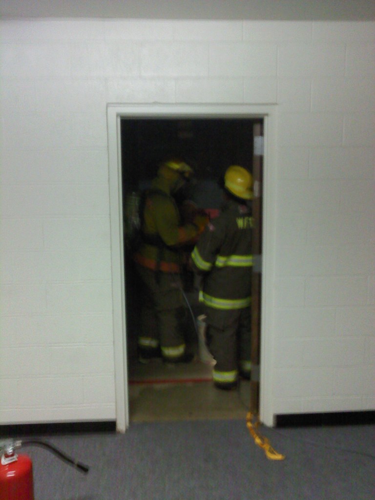 loading Gallery/Action/Courthouse Smoke 10may2011/fullsize/110510 crths 001.jpg... or select a thumbnail